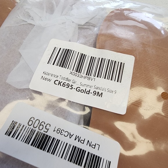Kiderence Summer Sandals 2 Pairs Gold and White Size 9 NEW - Picture 3 of 7